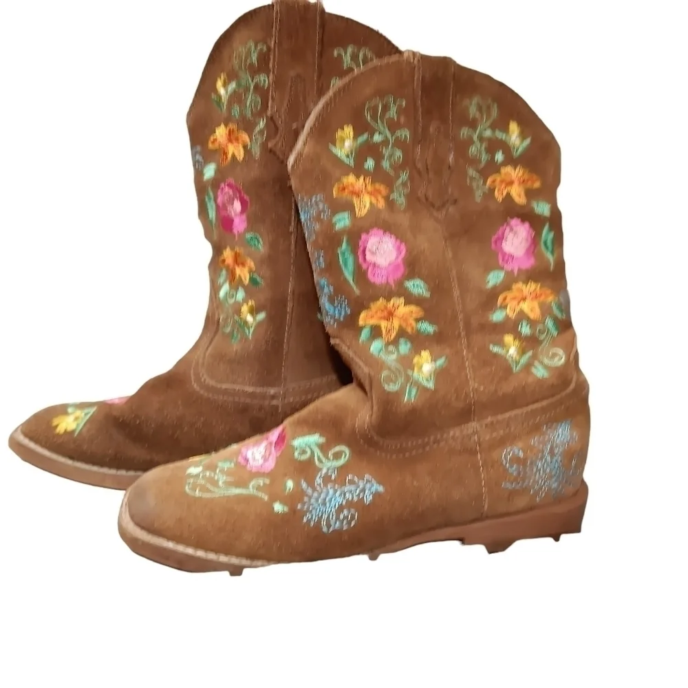 Girl's Roper Embroidered Cowgirl Boots. SIZE 1